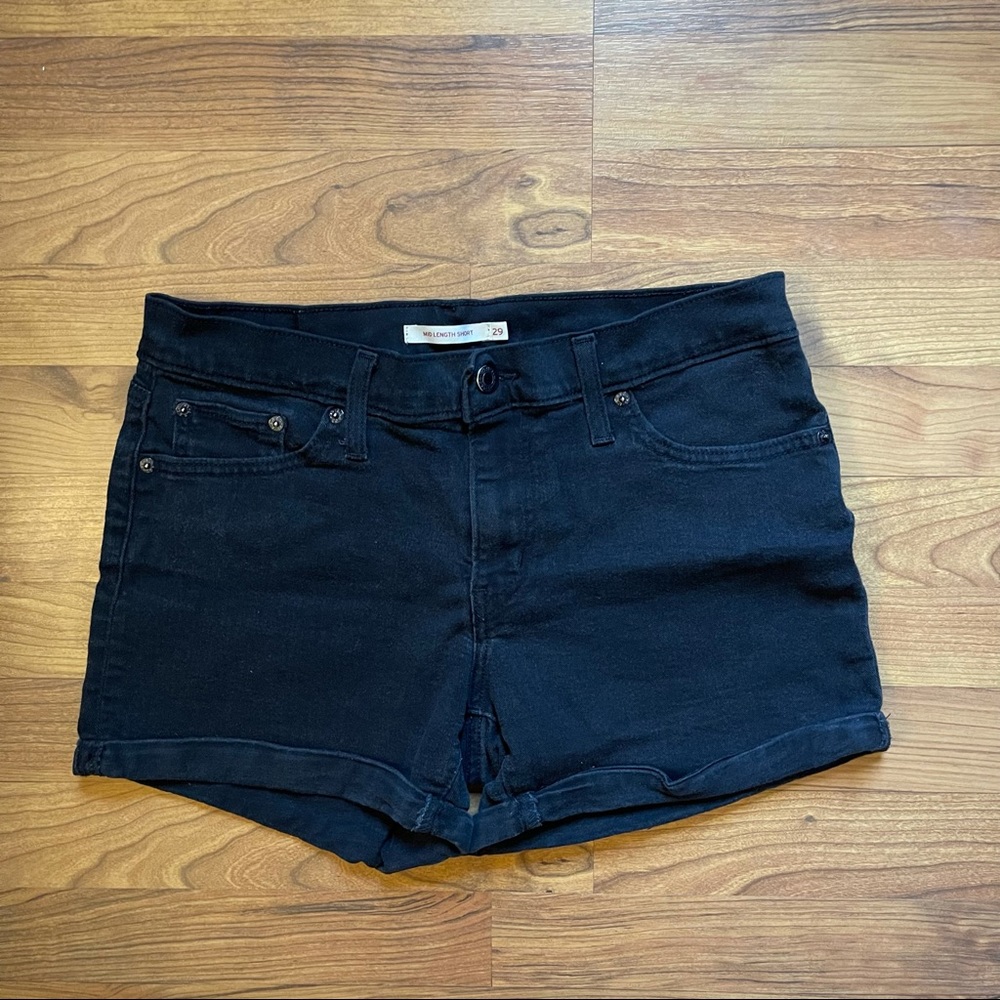 Levi’s Mid Length Short